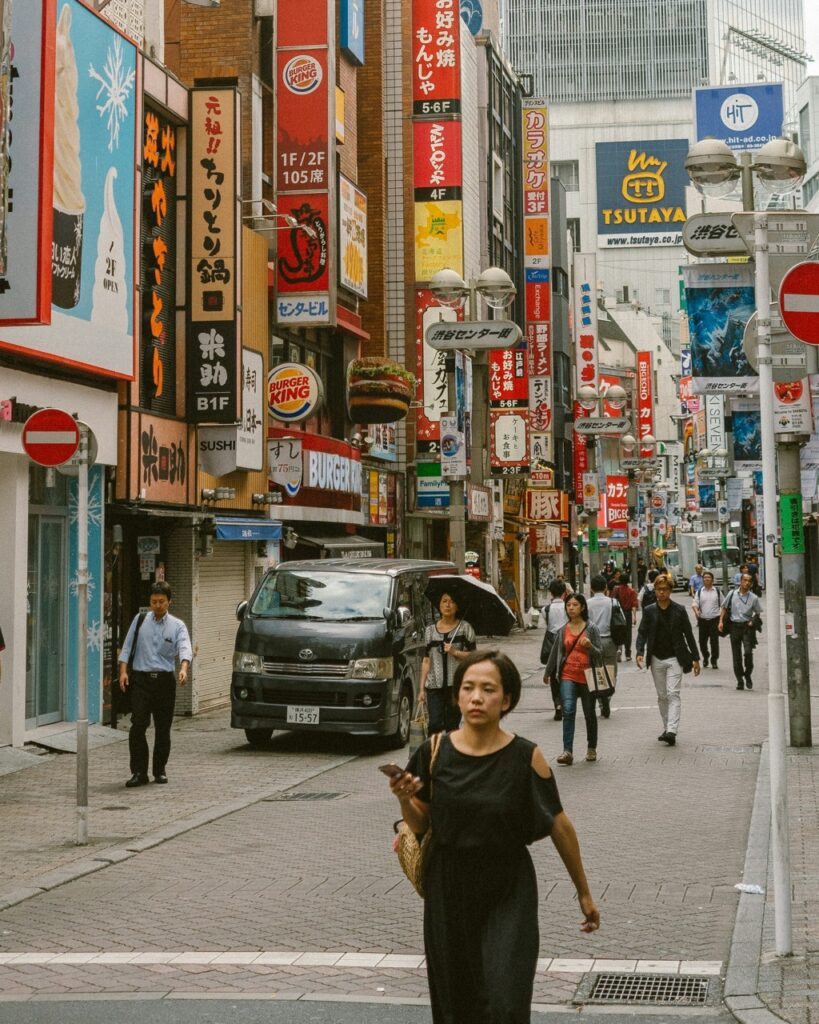 roadtrip door Japan – reizen in Japan – Japans landschap – natuur in Japan – cultuur in Japan – traditionele Japanse architectuur – Japanse tempel – streetfood in Japan – Japanse bergen – reizen met de auto in Japan – lokale ervaringen Japan – authentiek Japan – verborgen plekken Japan – Japanse stad – landelijke Japan – Japan in de herfst – Japan in de lente – avontuurlijke reis Japan – uitzicht in Japan – Japan Nomads reis