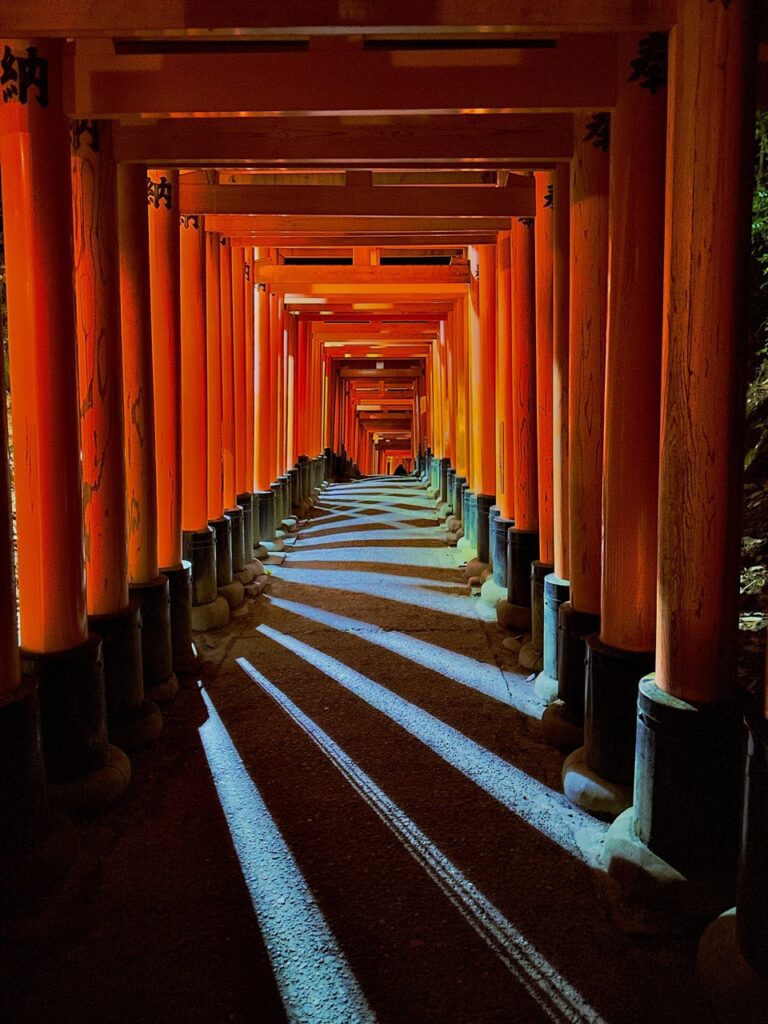 roadtrip door Japan – reizen in Japan – Japans landschap – natuur in Japan – cultuur in Japan – traditionele Japanse architectuur – Japanse tempel – streetfood in Japan – Japanse bergen – reizen met de auto in Japan – lokale ervaringen Japan – authentiek Japan – verborgen plekken Japan – Japanse stad – landelijke Japan – Japan in de herfst – Japan in de lente – avontuurlijke reis Japan – uitzicht in Japan – Japan Nomads reis